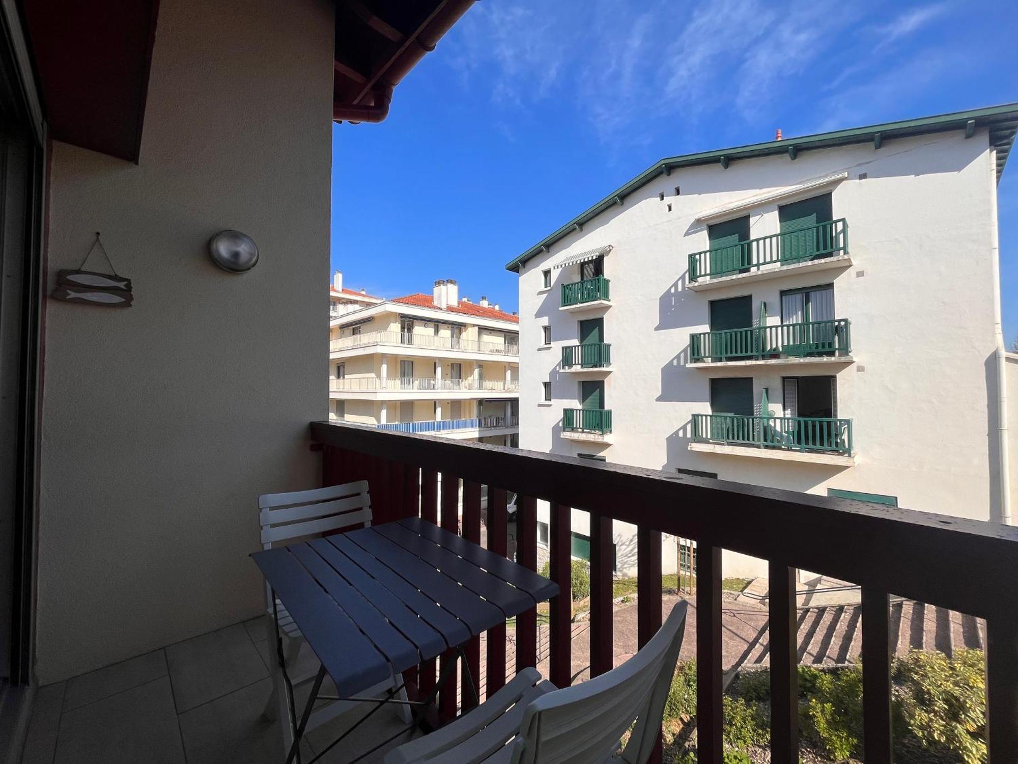 شقة Studio Mezzanine A 100M De La Plage Avec Balcon, Apercu Mer Et Parking - Saint-Jean-De-Luz - Fr-1-239-576 المظهر الخارجي الصورة